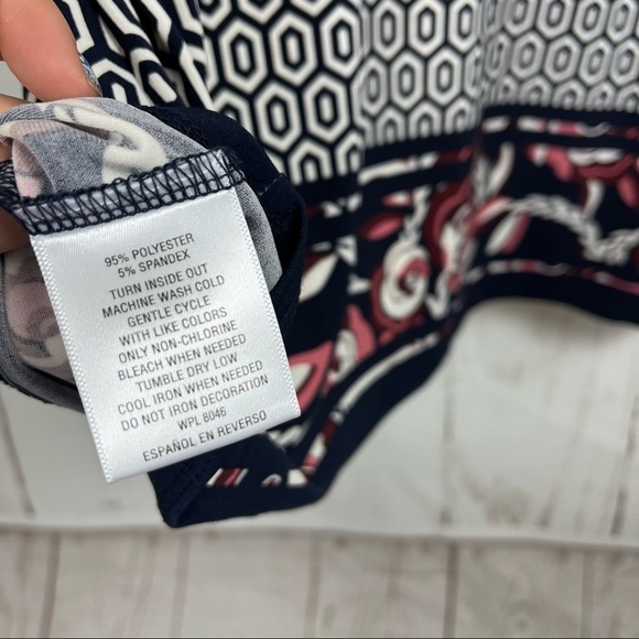 JM Collection long sleeve printed dress with embellished neckline medium - Picture 2 of 8